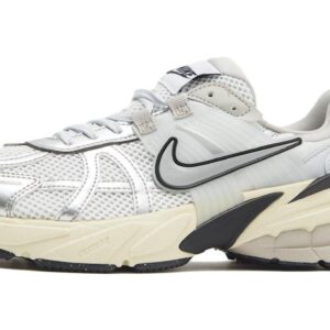 Nike V2K Run Runtekk "Summit White Metallic Silver"